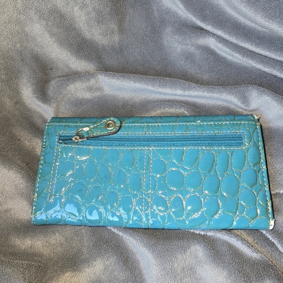 Kathy Van Zeeland Faux Leather Croc Wallet - Picture 4 of 6